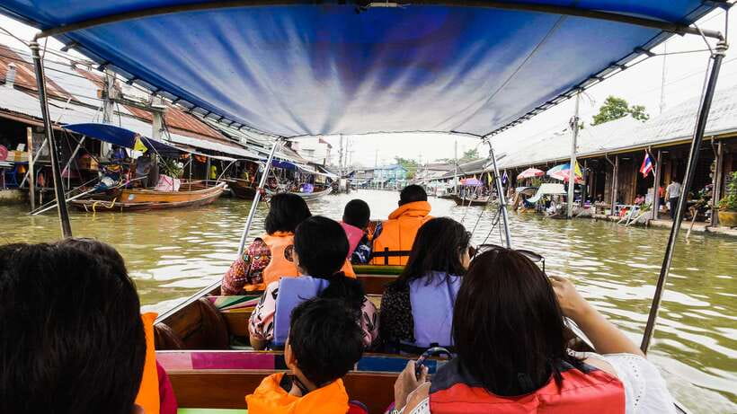 Bangkok: Maeklong Railway & Amphawa Floating Market Day Trip - A dusk boat ride in search of fireflies