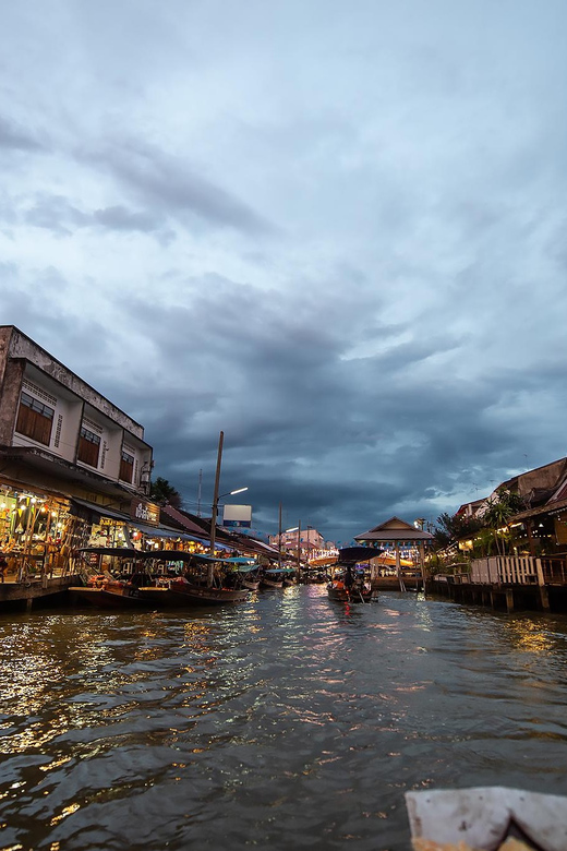 Bangkok: Maeklong Railway Market and Amphawa Floating Market - The guide can shape the quality of the day