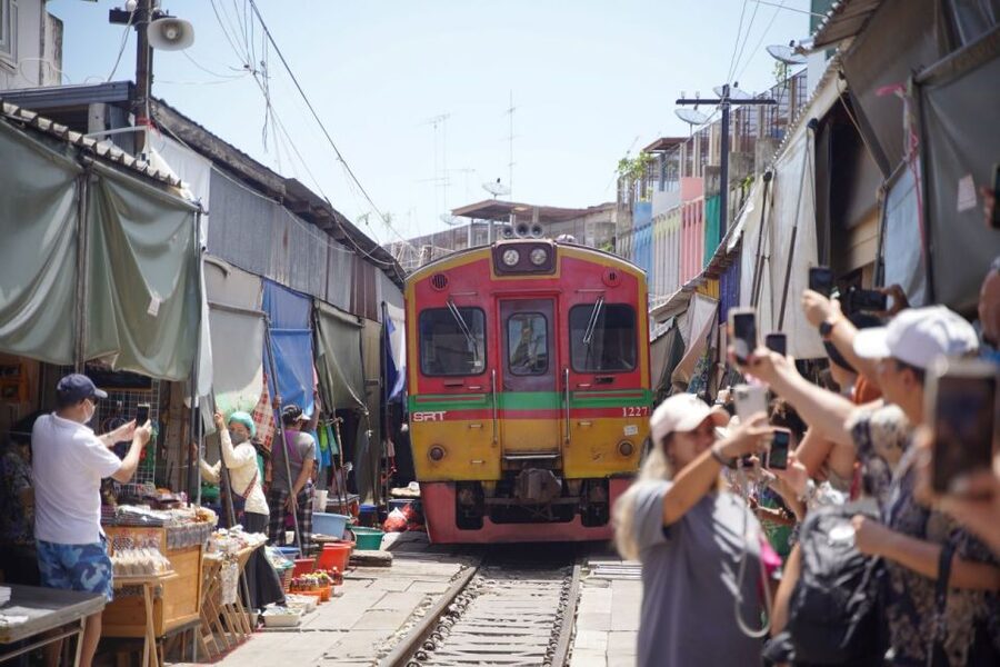 Bangkok: Maeklong Railway Market & Floating Market Tour - Who should book this market tour?
