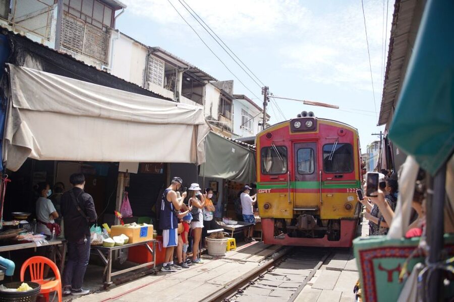 Bangkok: Maeklong Railway Market & Floating Market Tour - Seeing Maeklong from the train and the track