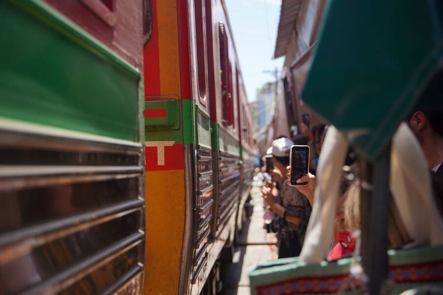 Bangkok: Maeklong Railway Market & Floating Market Tour - The 1.5-hour drive out of Bangkok