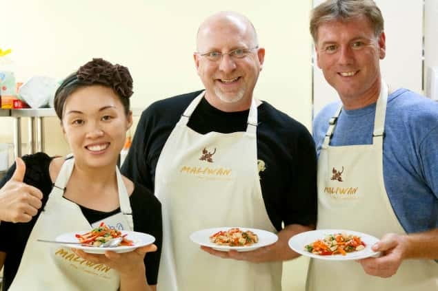 Bangkok: Maliwan Thai Cooking Class with Market Tour - Dietary needs and family considerations