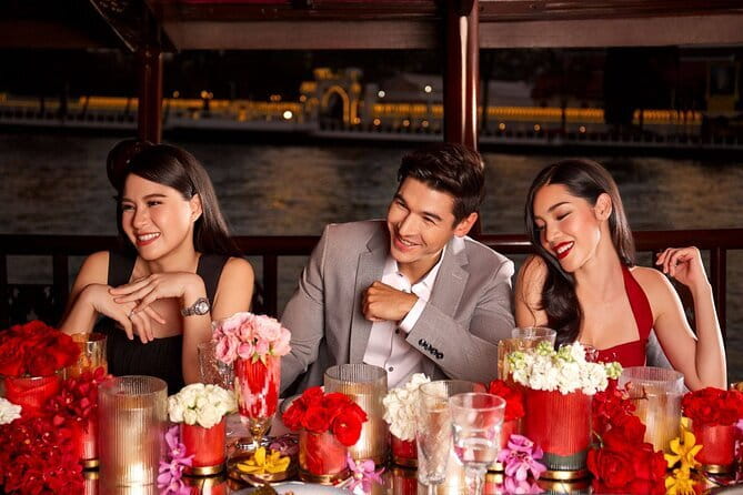 Bangkok Manohra Cruise Sunset Dining on Chao Phraya River - How to make the most of the two hours