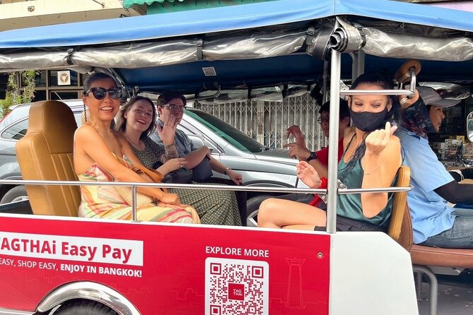 Bangkok Michelin Food Tour (3 Stops, 8 tastings) - Phra Nakhon food stop: Thai dishes and drinks