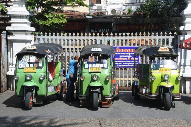 Bangkok: Michelin Guide Street Food Tour by Tuk Tuk - Starting at River City and entering Chinatown