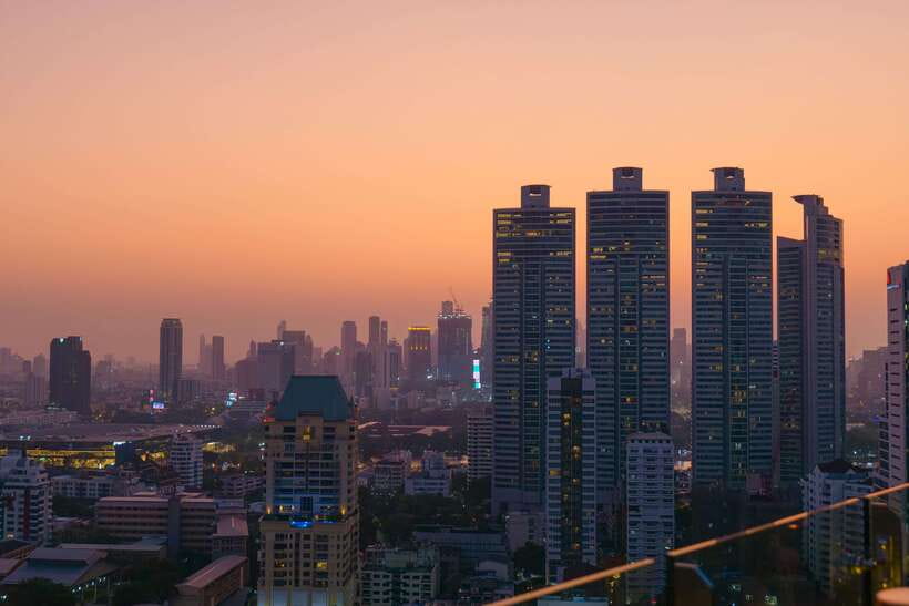 Bangkok: Mojjo Rooftop Lounge & Bar Food & Beverage Package - Arriving at Mojjo on Bangkok’s 32nd floor