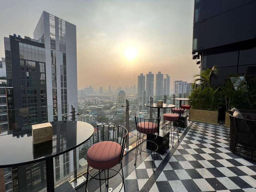 Bangkok: Mojjo Rooftop Lounge & Bar Food & Beverage Package - What the food and beverage package includes