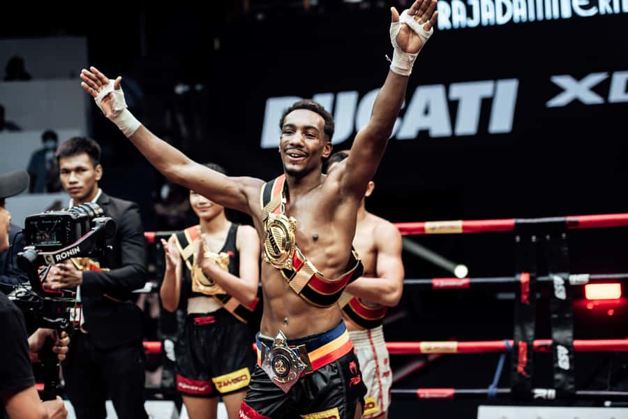 Bangkok: Muay Thai Boxing Tickets at Rajadamnern Stadium - Food, drinks, and the VIP decision