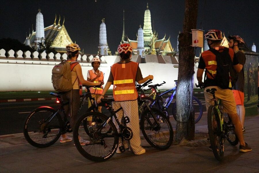 Bangkok: Night Bike Ride and Dinner at a Local Restaurant - The first ride and the included dinner