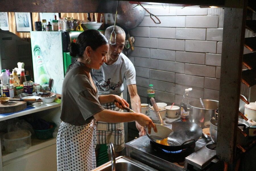 Bangkok: Night Bike Ride and Dinner at a Local Restaurant - Pak Khlong Talat, Bangkok’s flower market