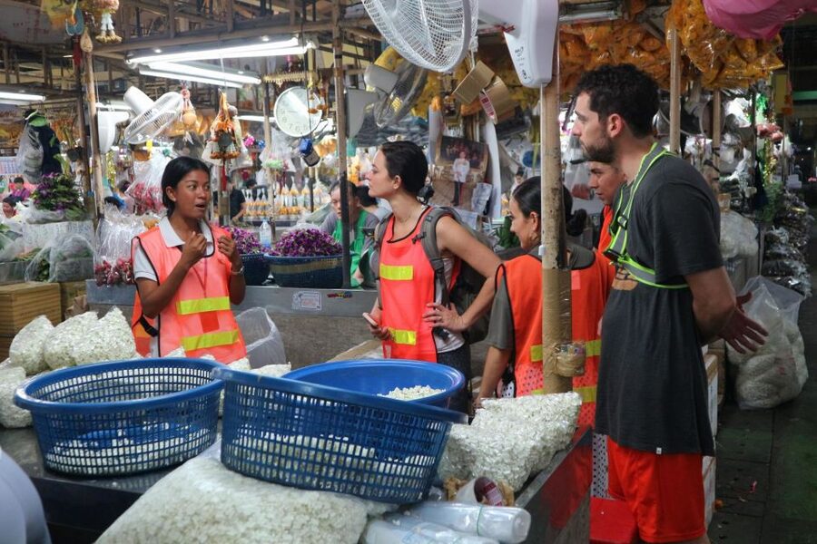 Bangkok: Night Bike Ride and Dinner at a Local Restaurant - What the $45 price includes