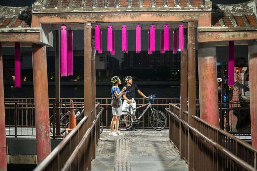 Bangkok: Night Bike Tour with Temples & Flower Market Visit - What the $35 price really buys you