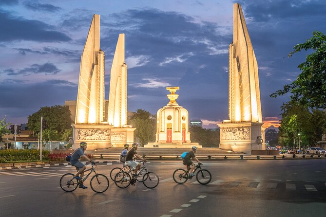 Bangkok: Night Bike Tour with Temples & Flower Market Visit - Starting near MRT Sam Yot with a proper bike fit