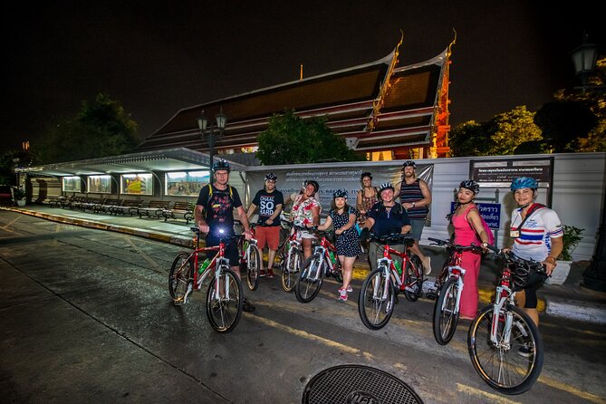 Bangkok: Night Bike Tour with Temples & Flower Market Visit - Crossing the Chao Phraya with the bicycles