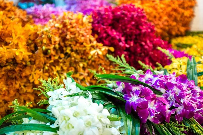 Bangkok: Night Bike Tour with Temples & Flower Market Visit - Pak Khlong Talat, Bangkok’s late-night flower market