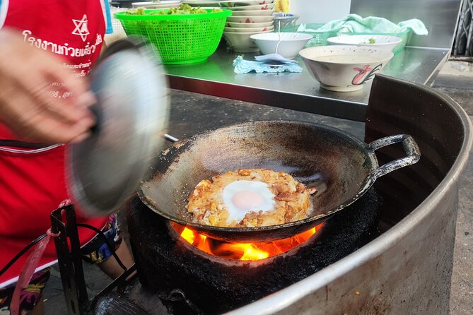 Bangkok Night Eats by Tuk Tuk - Hotel-pickup & Dinner - How the small group changes the experience