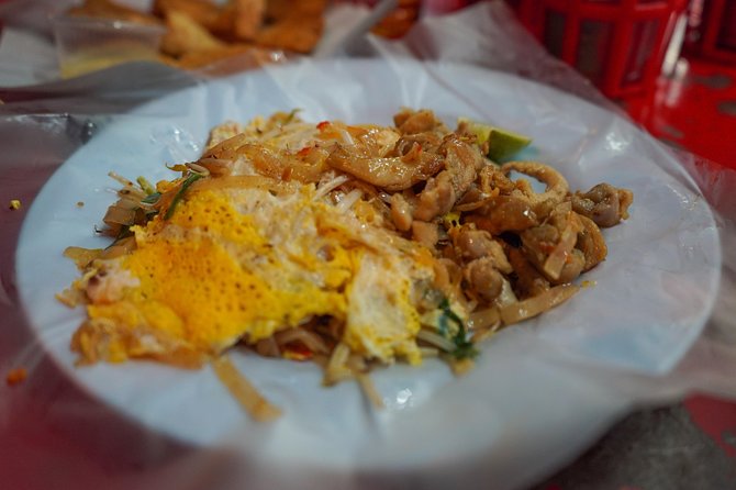 Bangkok Night Michelin Foodie Tour in Chinatown with 15+ tastings - Small snacks and the rhythm of street food