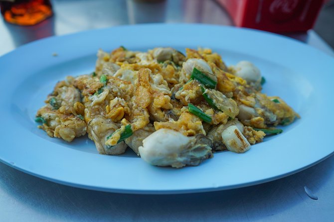 Bangkok Night Michelin Foodie Tour in Chinatown with 15+ tastings - Dessert brings mango, doughnuts, and pandan