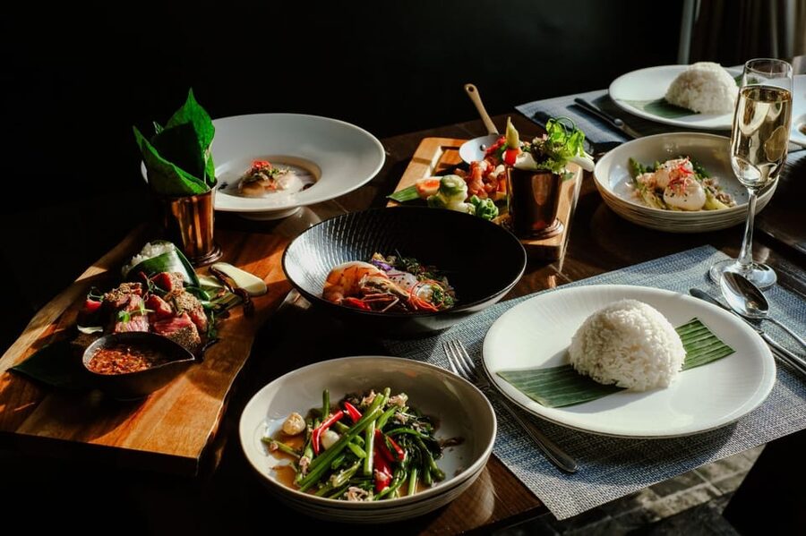 Bangkok: Nimitr Rooftop by 137 Pillars - Nimitr compared with an ordinary Bangkok dinner