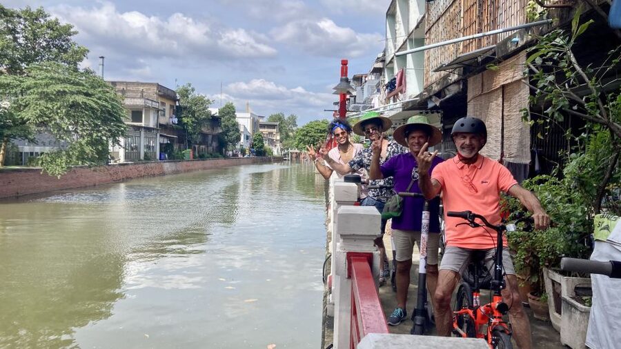 Bangkok : Old City Guided E-Scooter &/or Bike Tour - What the pace feels like