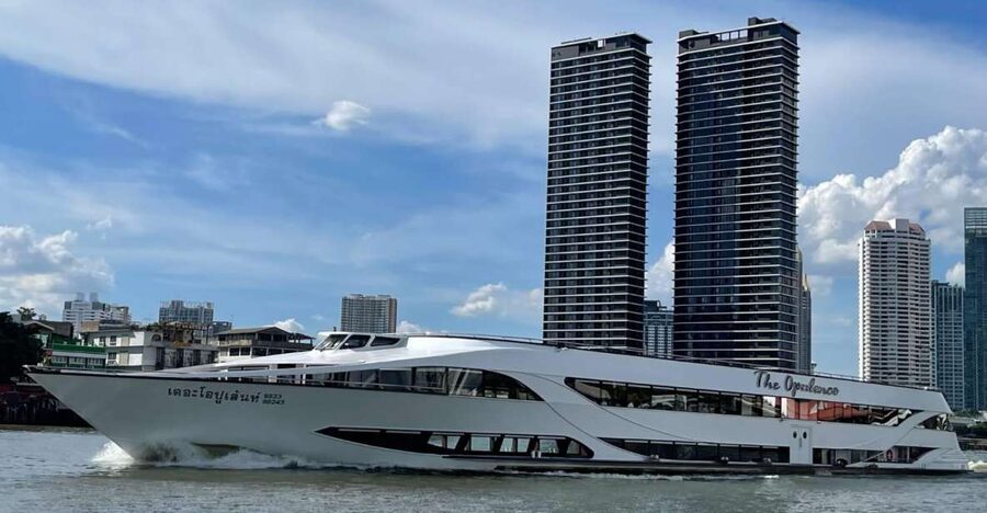 Bangkok: Opulence Luxury Chao Phraya Dinner Cruise - Checking in at Icon Siam Pier 2