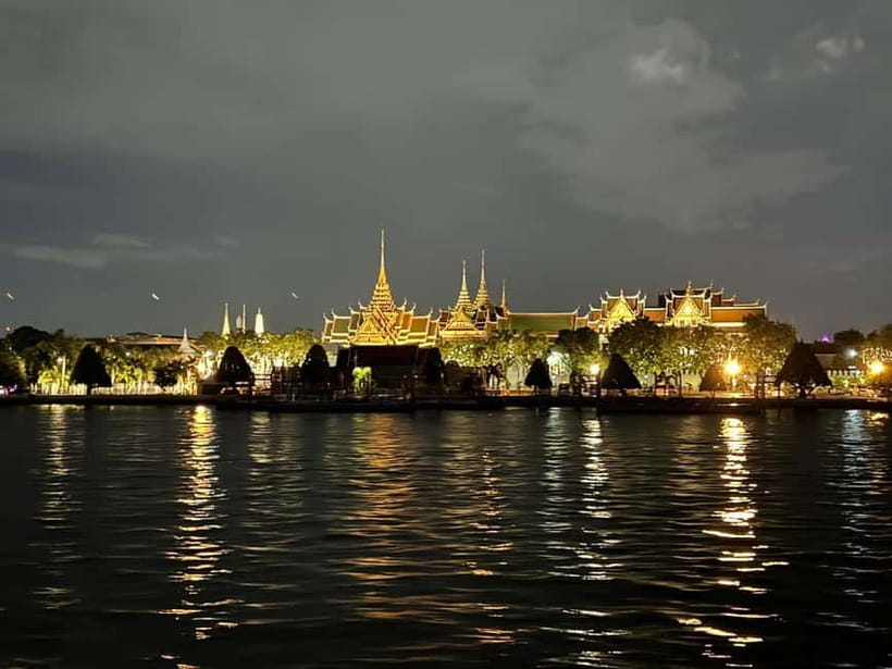 Bangkok: Opulence Luxury River Dinner Cruise - Passing Wat Kanlaya and Wat Arun