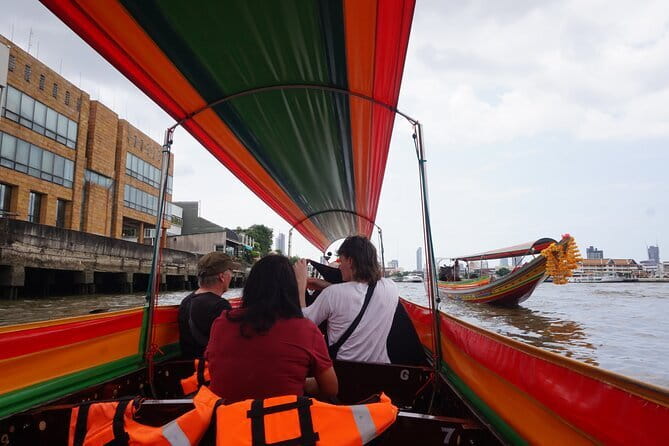 Bangkok Private and Custom Local Guide Tour - Wat Traimit and the edge of Yaowarat