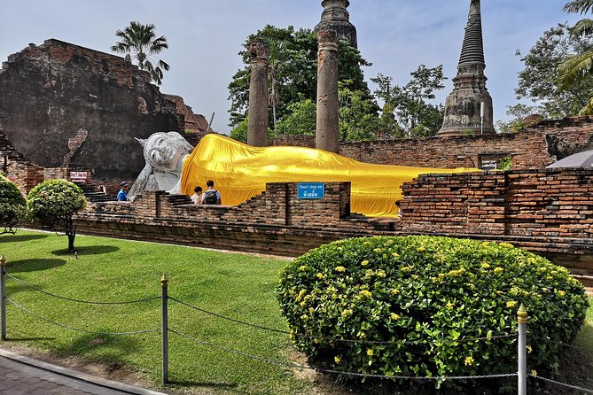 Bangkok: Private Ayutthaya and Bang Pa-In Summer Palace Tour - Wat Mahathat and Ayutthaya’s most famous image