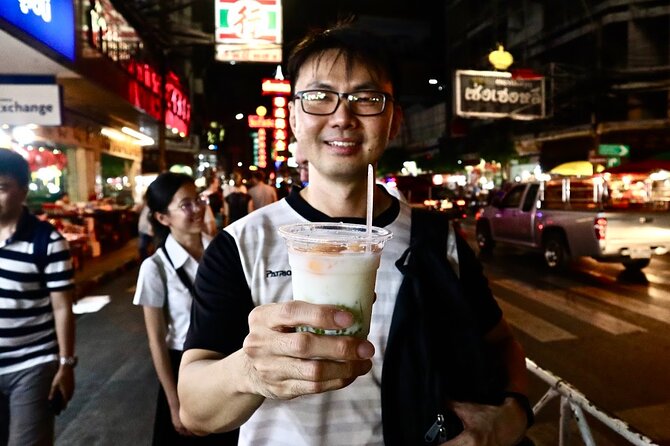 Bangkok Private Walking Food Tour with 10+ Tastings in Chinatown - Papaya salad adds a sharp, fresh break