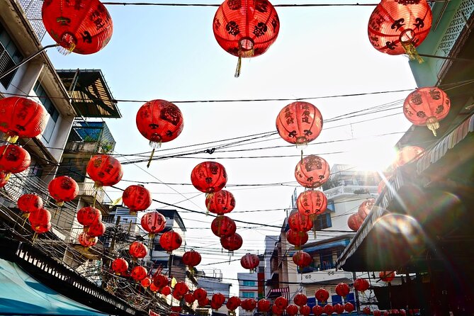 Bangkok Private Walking Food Tour with 10+ Tastings in Chinatown - Save room for pandan doughnuts and ginger tea