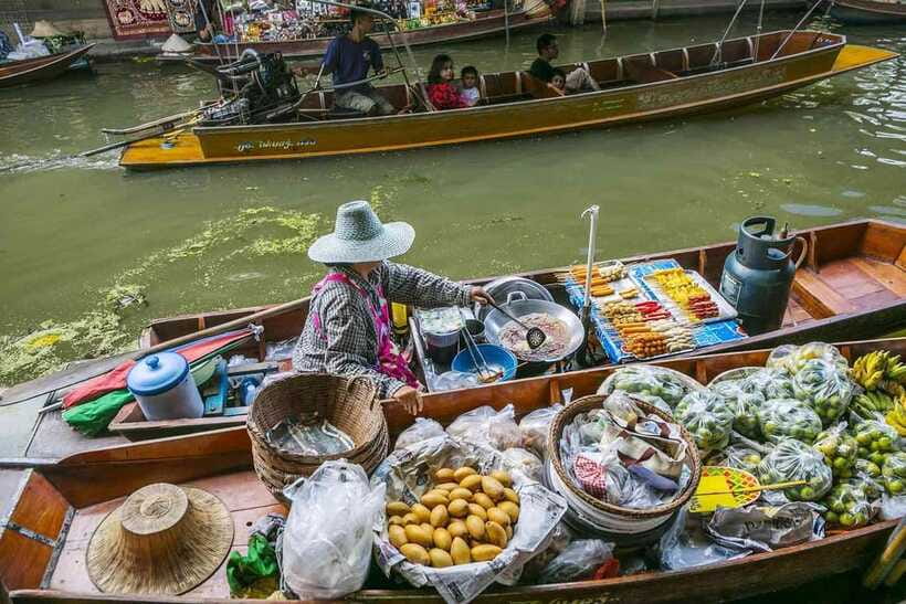 Bangkok: Railway and Floating Market Tour with Dragon Temple - How good is the $16 price?