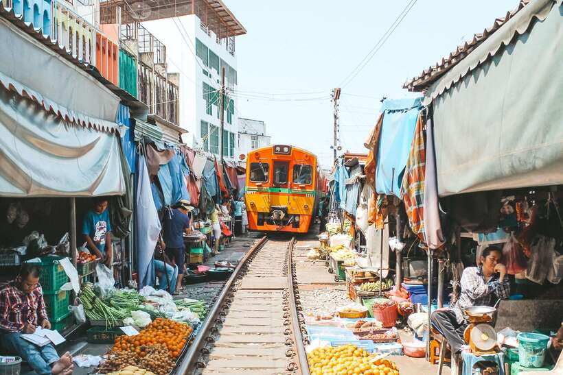 Bangkok: Railway and Floating Market Tour with Dragon Temple - Practical advice before you go