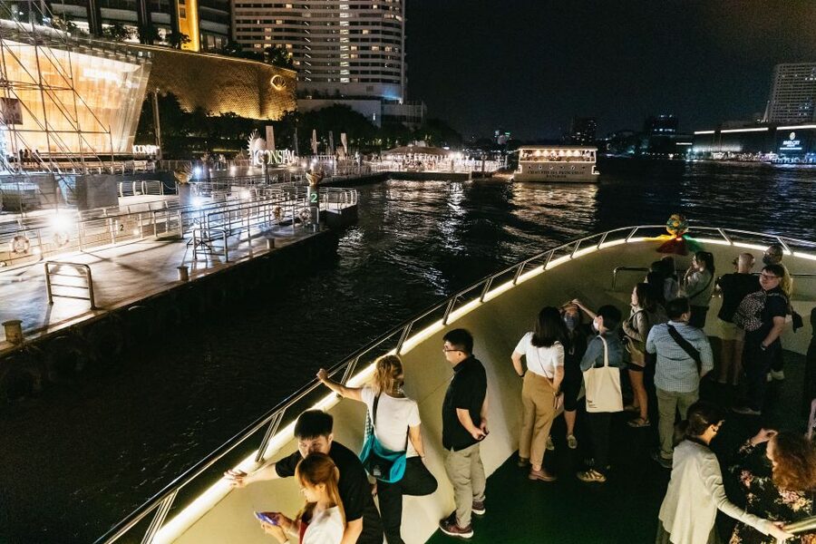 Bangkok: River Dinner Cruise on the Chao Phraya Princess - Dinner with Bangkok moving past your table