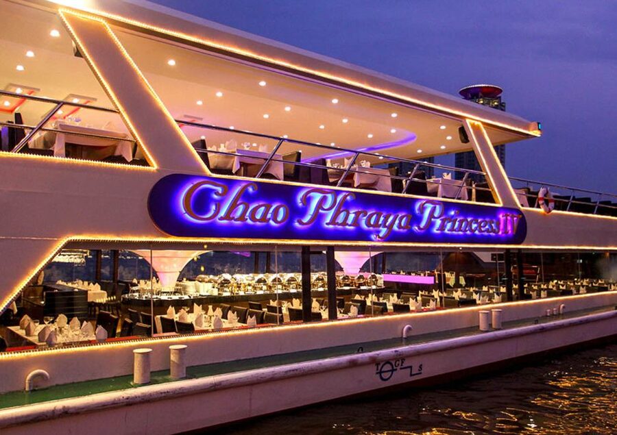 Bangkok: River Dinner Cruise on the Chao Phraya Princess - How the atmosphere changes as the boat travels