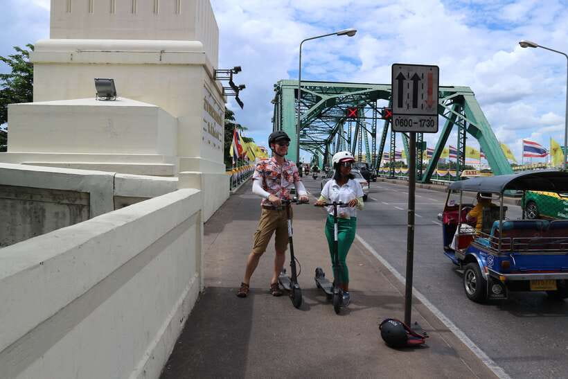 Bangkok: Riverside E-Scooter Adventure with StreetFood Snack - How safe and manageable is the scooter ride?