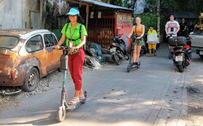 Bangkok: Riverside E-Scooter Adventure with StreetFood Snack - Wat Kalayanamitr and the Thonburi side