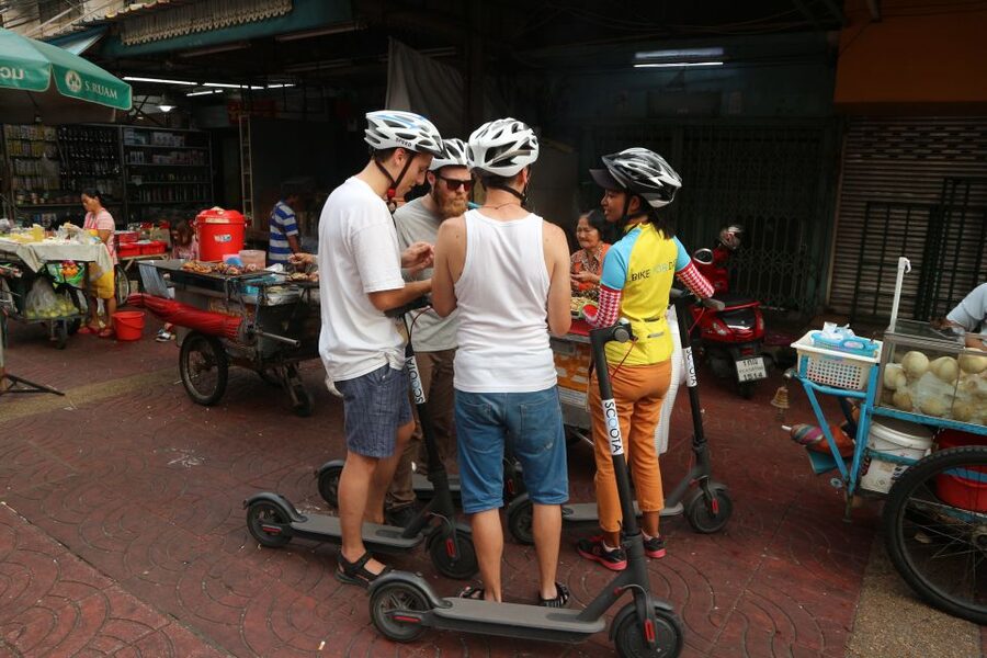 Bangkok: Riverside E-Scooter Adventure with StreetFood Snack - Chinatown, Chinese influence, and the Memorial Bridge