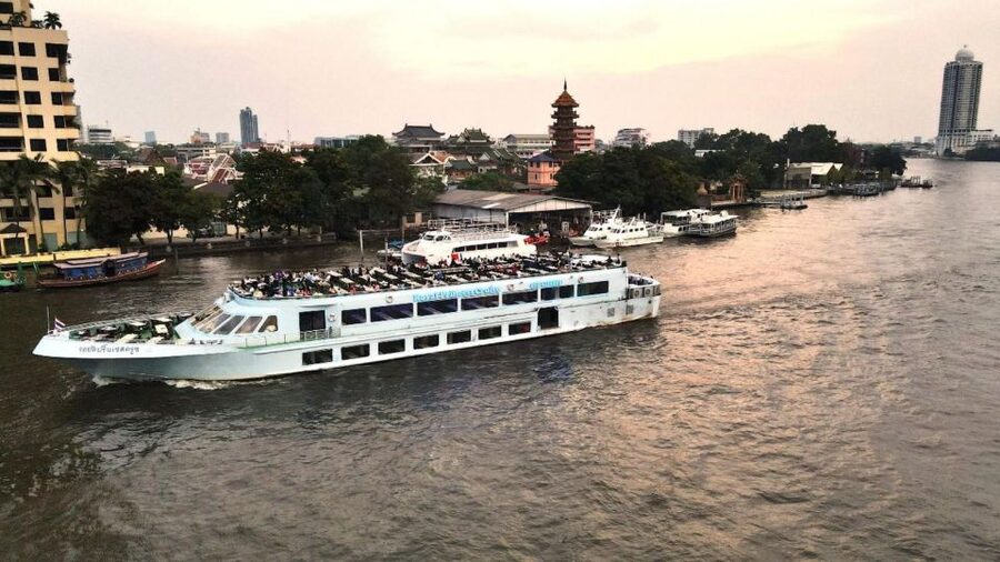 Bangkok: Royal Princess Chao Phraya Dinner Cruise - A two-hour view of Bangkok after sunset