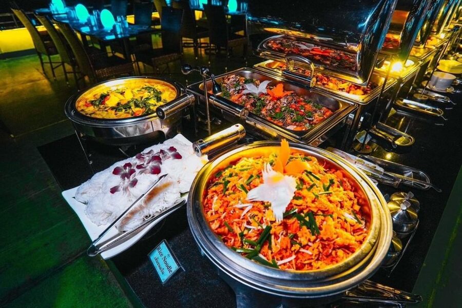 Bangkok: Royal Princess Chao Phraya Dinner Cruise - What the Royal Princess dinner includes
