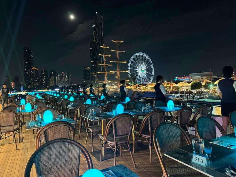 Bangkok: Royal Princess River Dinner Cruise with Live Music - A Bangkok evening that is really about the river views