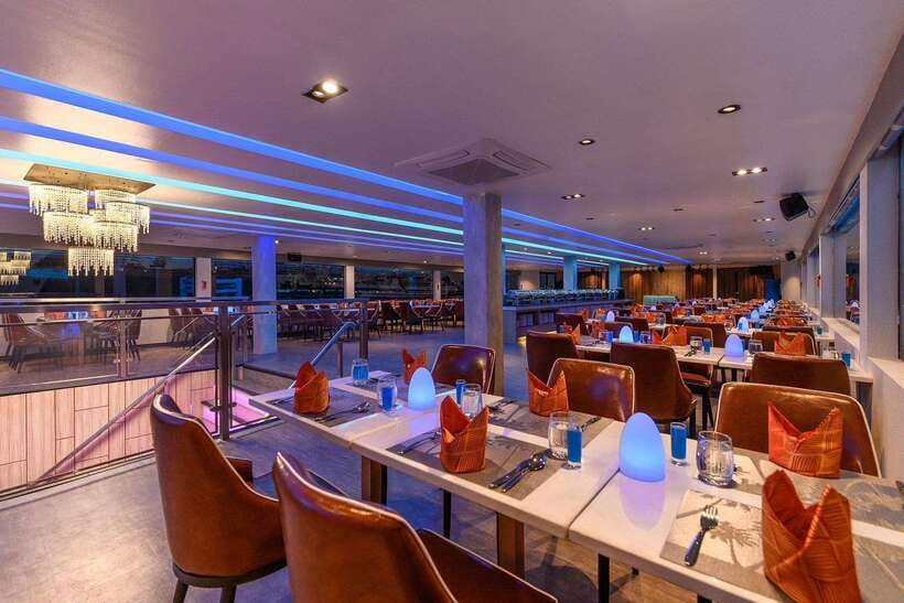 Bangkok: Royal Princess River Dinner Cruise with Live Music - Live music and traditional Thai dance
