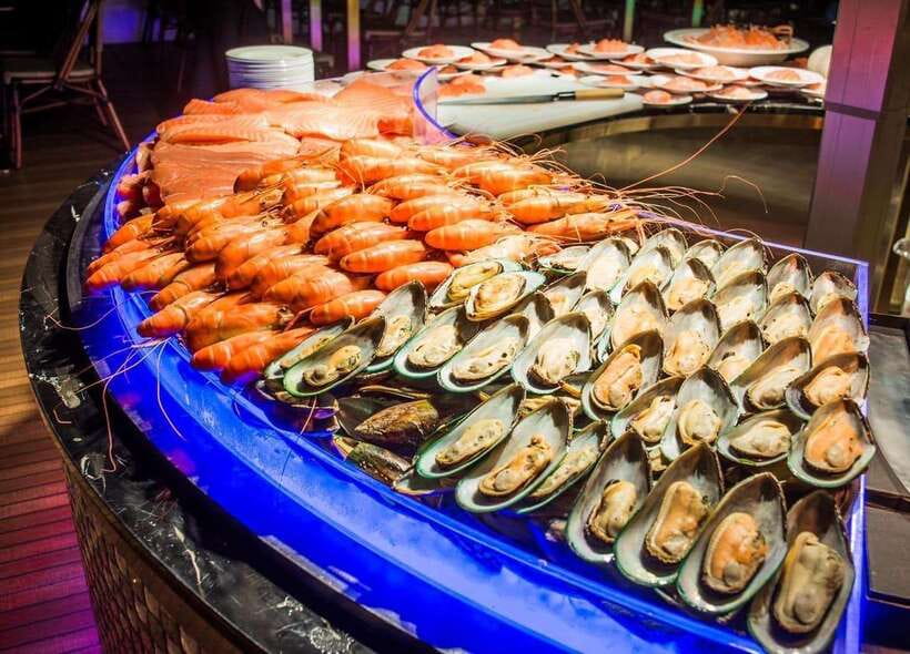 Bangkok: Royal Princess River Dinner Cruise with Live Music - Check-in at Asiatique Warehouse 7