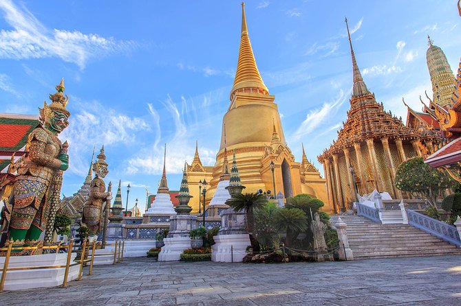 Bangkok Royal Road - Top 3 Major Monuments (Grand Palace, Wat Pho, Wat arun) - What the guide adds to the experience