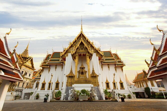 Bangkok's Best: City Highlights & Floating Market Private Tour - The Grand Palace and Wat Phra Kaew set the tone