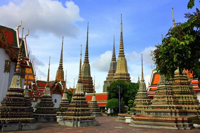 Bangkok’s Sacred Temples & Local Culture Half-Day Tour - Wat Pho and the reclining Buddha