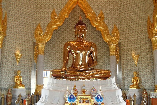 Bangkok’s Three Iconic Temples: Wat Traimit, Wat Pho & Wat Arun - The guides can shape the whole experience