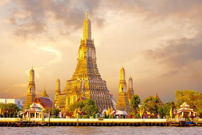 Bangkok’s Three Iconic Temples: Wat Traimit, Wat Pho & Wat Arun - Wat Traimit and Bangkok’s solid-gold Buddha
