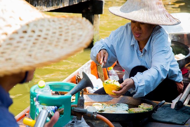 Bangkok’s Treasures: Temples & the Majestic River of Kings - The Grand Palace: beauty with a crowd