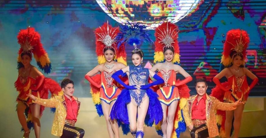 Bangkok: Skip-the-Line Golden Dome Cabaret Show Tickets - Sixty minutes of costumes, music, and movement