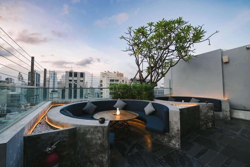 Bangkok: Sky on 20 Rooftop Bar With Free Flow Drinks - Food, cocktails, wine, and the package value